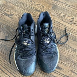 Basketball shoes, Kyrie Irving, very good condition